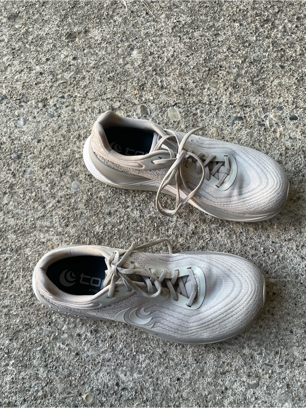 Topo Athletic Women's Ultrafly 5 Shoes, Tan/White, US 10, GENTLY_USED